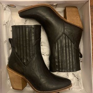 Black booties 7.5